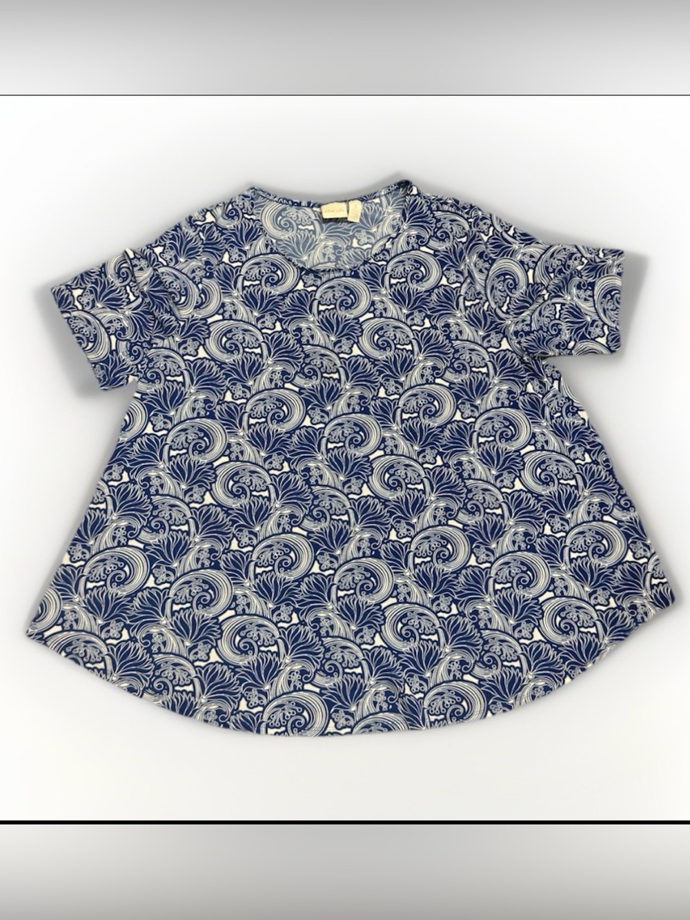 Chico’s Women’s Size 3 BlueWhite Floral WavePrint Top Stretch Knit Blouse Casual